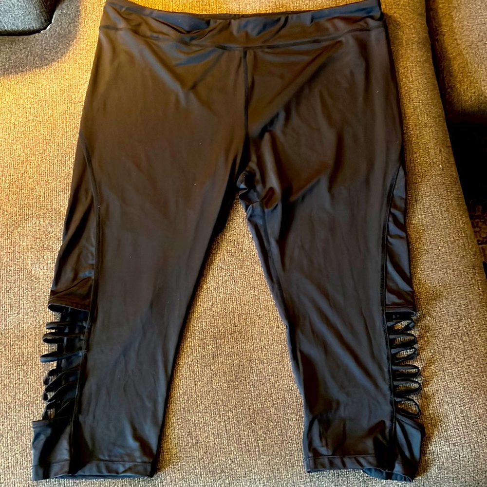 3X Black Capri Leggings